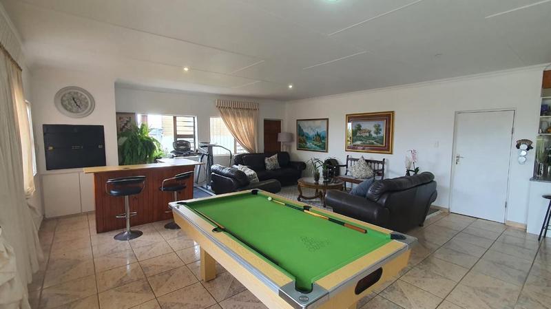 To Let 4 Bedroom Property for Rent in Dana Bay Western Cape